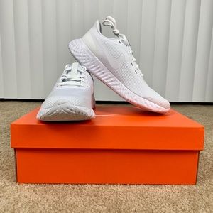 WMNS NIKE REVOLUTION 5